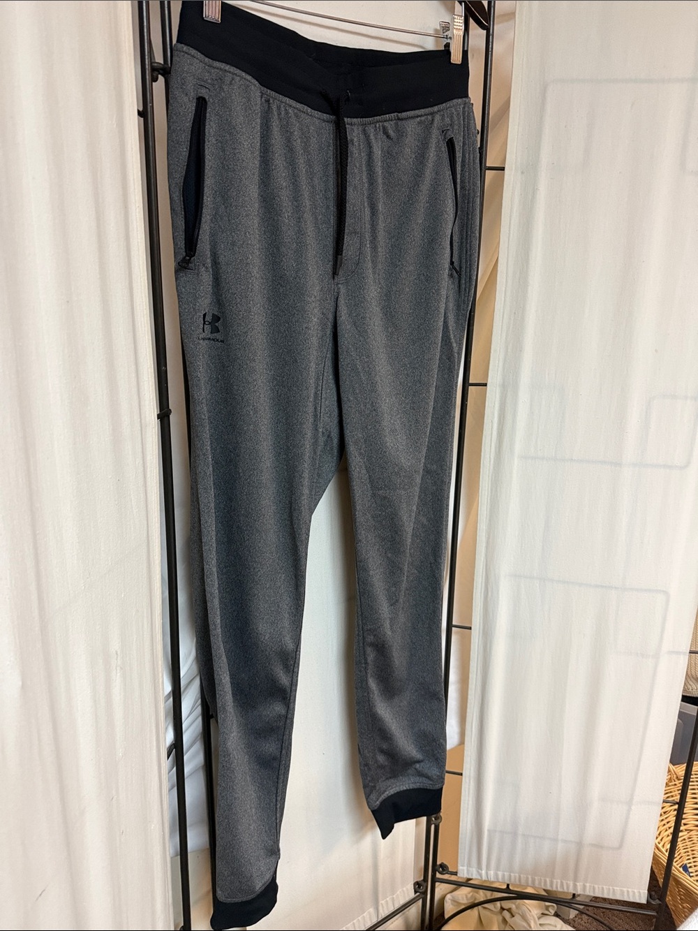Under Armour Men's Dark Gray Joggers